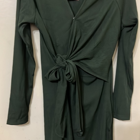 NWT BTFBM army green ribbed long sleeved v neck fashioned wrap dress Large - Picture 3 of 4